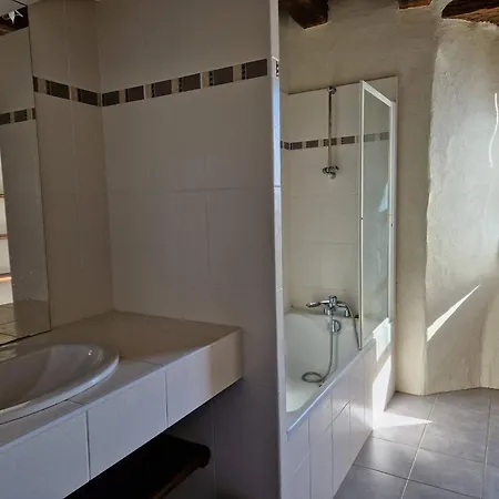 Ancien Presbytere, Familial Tatil Evi *